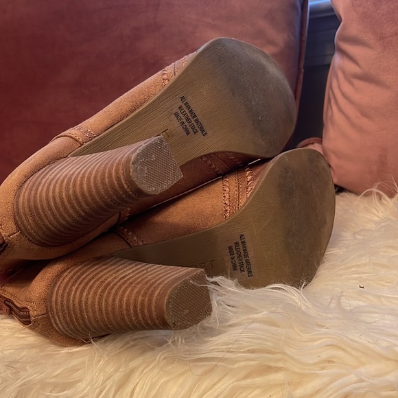 Tan open toe heels - Picture 3 of 3